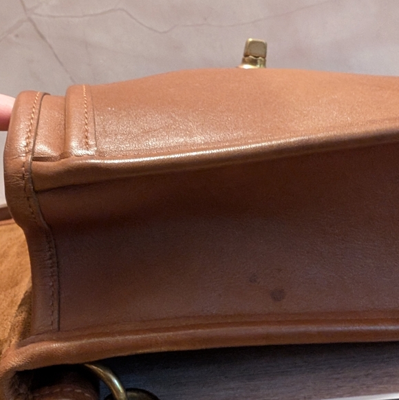 Vintage Coach Willis Leather Crossbody Bag in British Tan - Picture 16 of 16